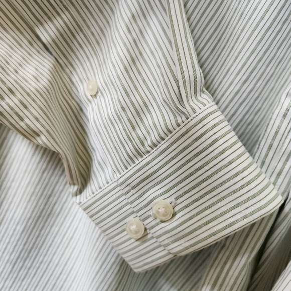 Vintage Eddie Bauer Wrinkle Resistant Men's Button Up Shirt in Green Stripe - Picture 4 of 8